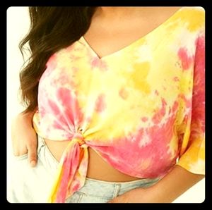Adorable plus size colorful tye dye tie top🌈
